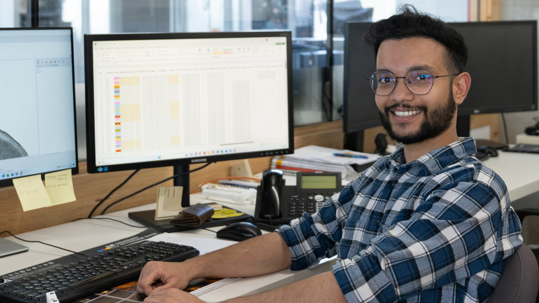 Kunjan, Richter 3d printing expert in front of his computer